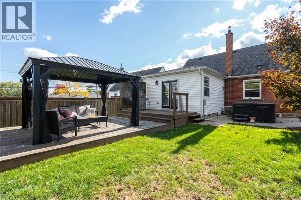 25 MONTROSE Avenue