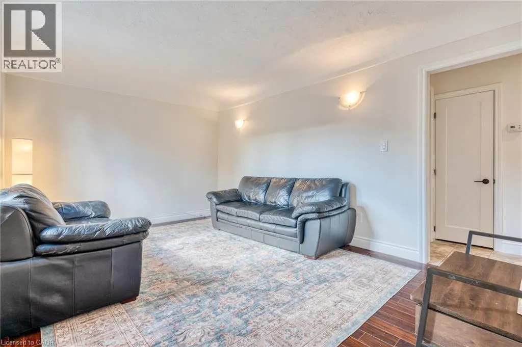 25 MONTROSE Avenue