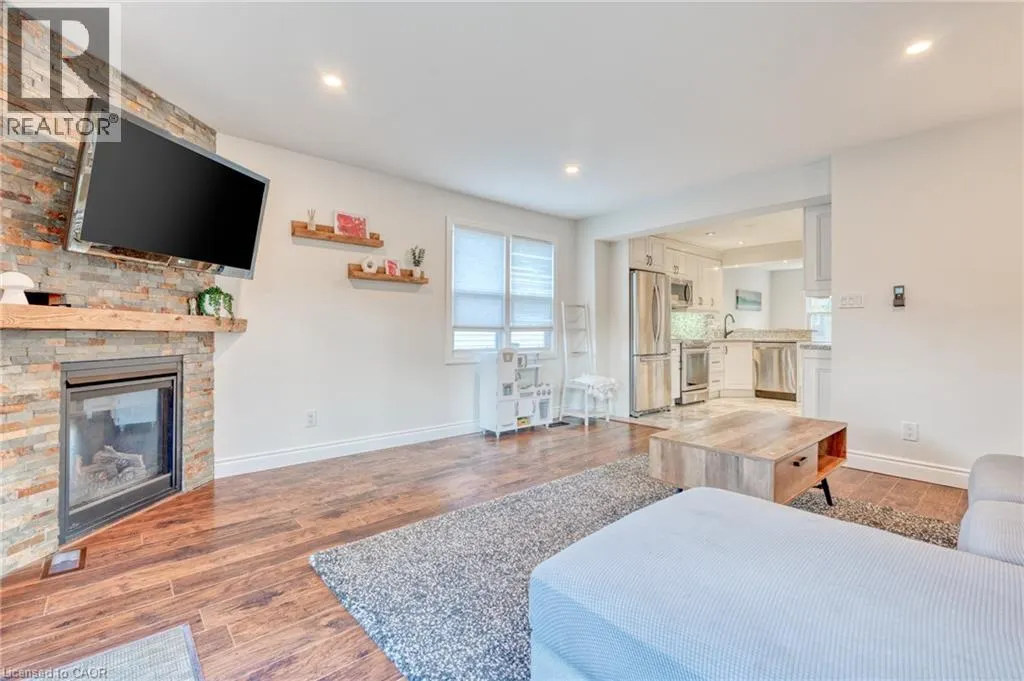 25 MONTROSE Avenue