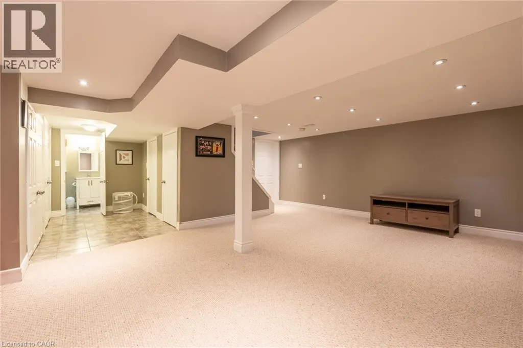 25 MONTROSE Avenue