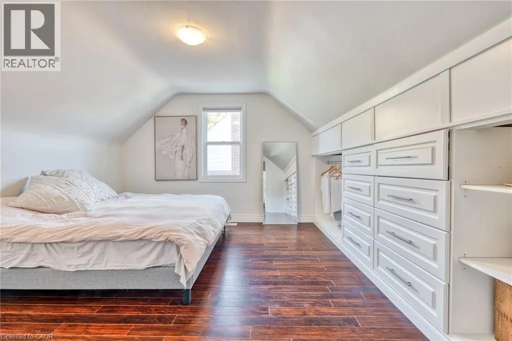 25 MONTROSE Avenue
