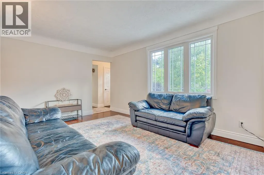 25 MONTROSE Avenue
