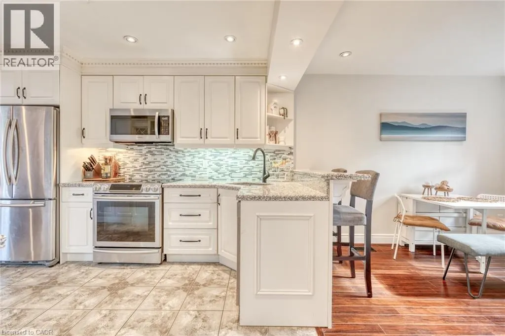 25 MONTROSE Avenue