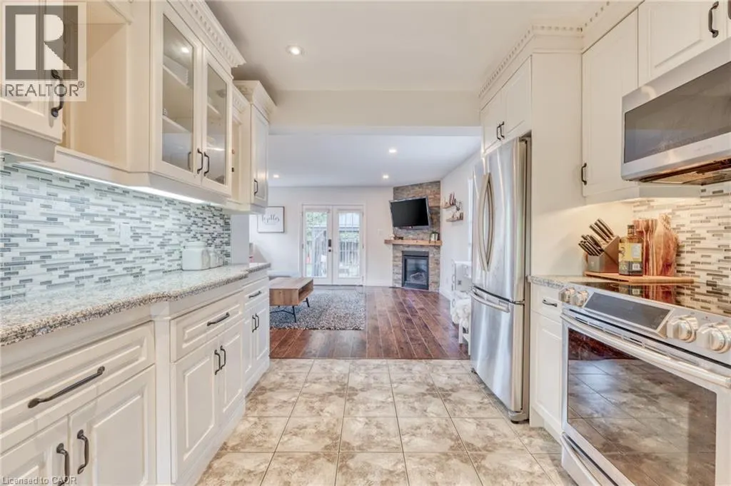 25 MONTROSE Avenue