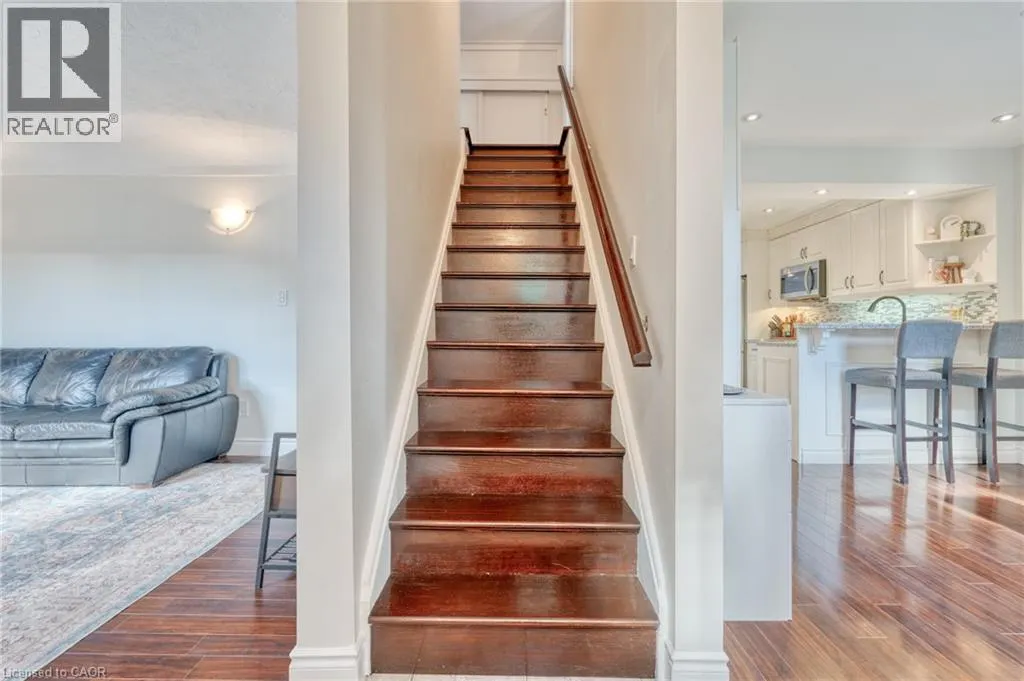 25 MONTROSE Avenue