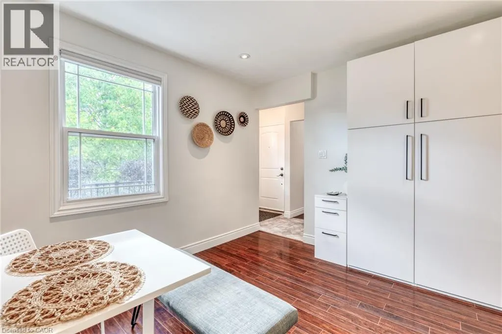 25 MONTROSE Avenue