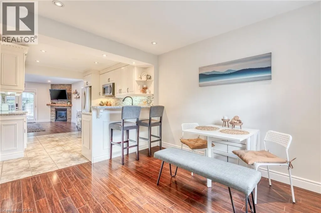 25 MONTROSE Avenue