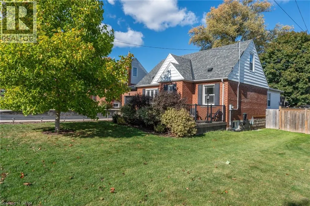 25 MONTROSE Avenue