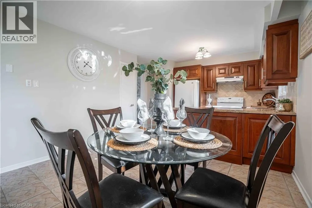 2559 KINGSBERRY Crescent