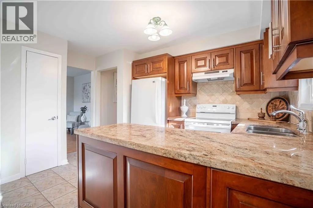 2559 KINGSBERRY Crescent