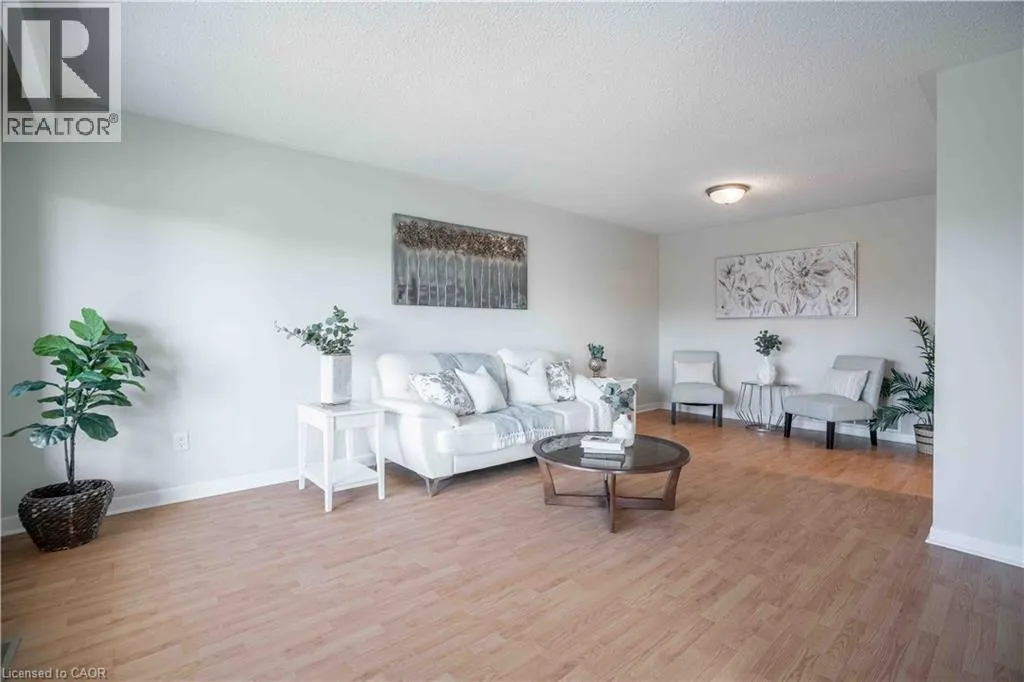 2559 KINGSBERRY Crescent