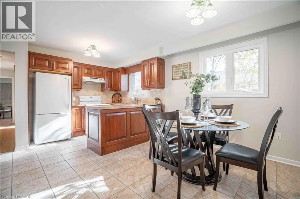 2559 KINGSBERRY Crescent