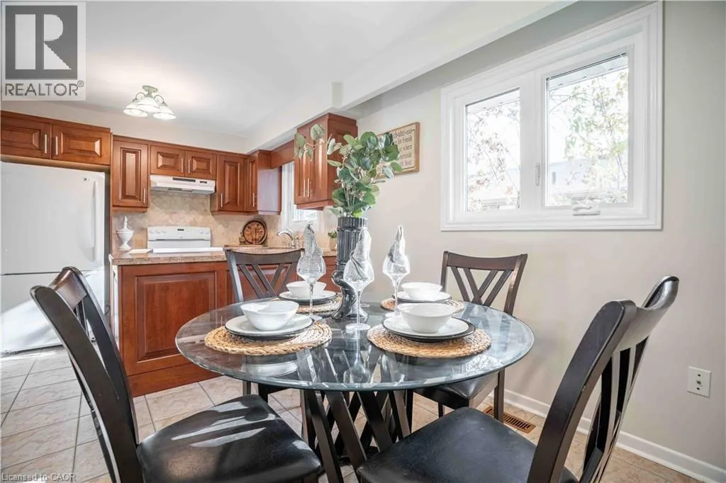 2559 KINGSBERRY Crescent