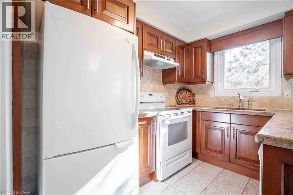 2559 KINGSBERRY Crescent