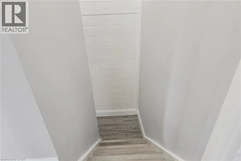 122 MOOREGATE Crescent