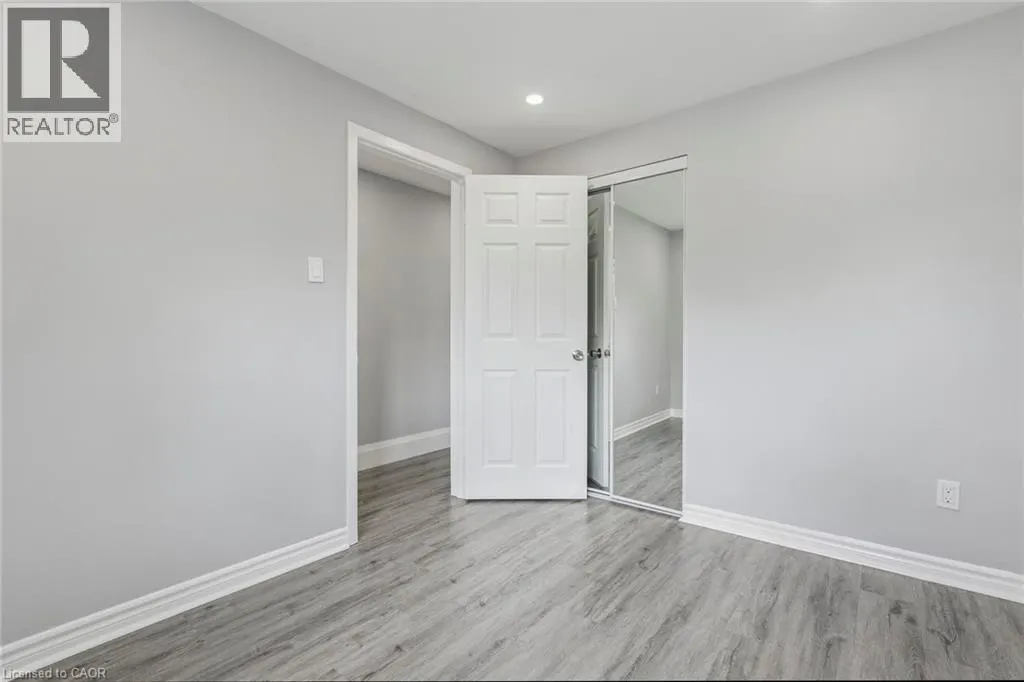 122 MOOREGATE Crescent