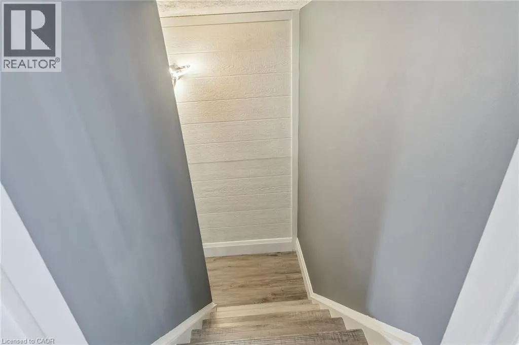 122 MOOREGATE Crescent
