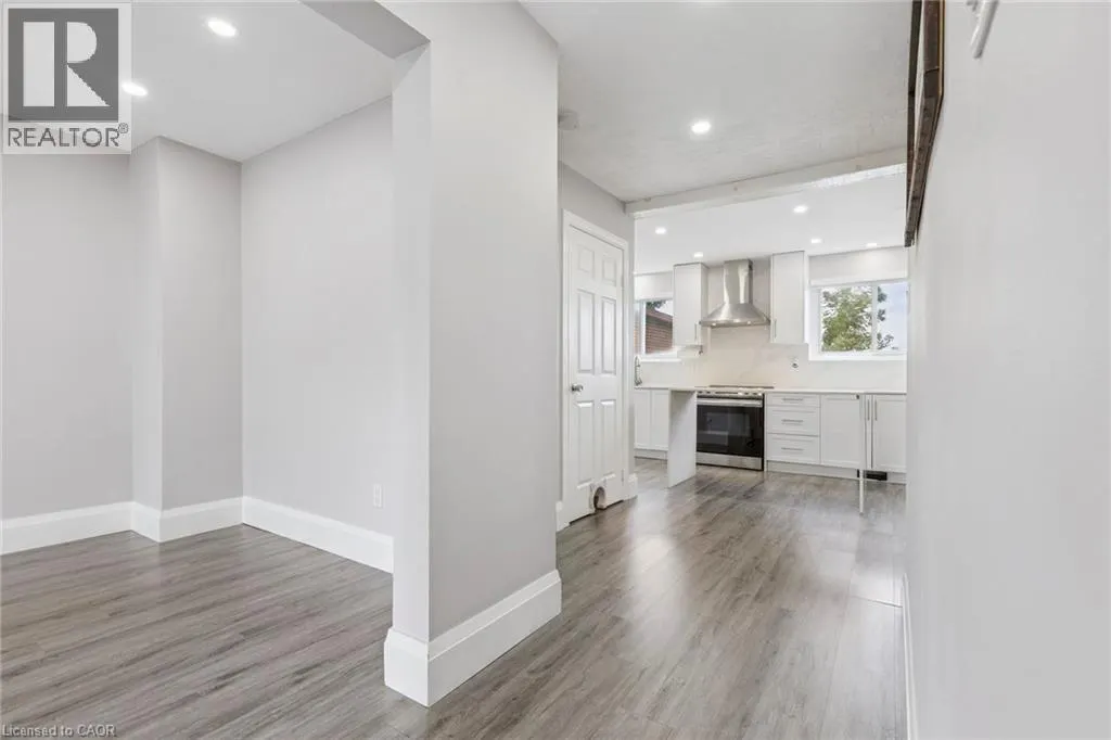 122 MOOREGATE Crescent