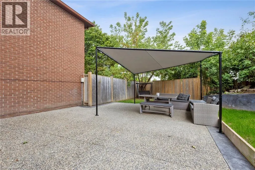122 MOOREGATE Crescent