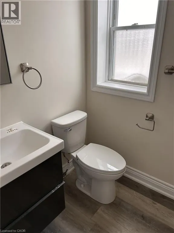 33-35 E WOOD Street E
