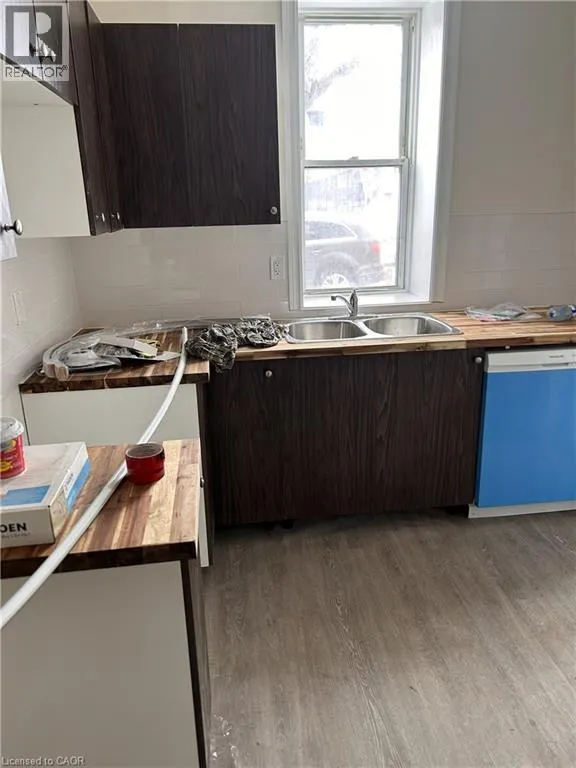 33-35 E WOOD Street E