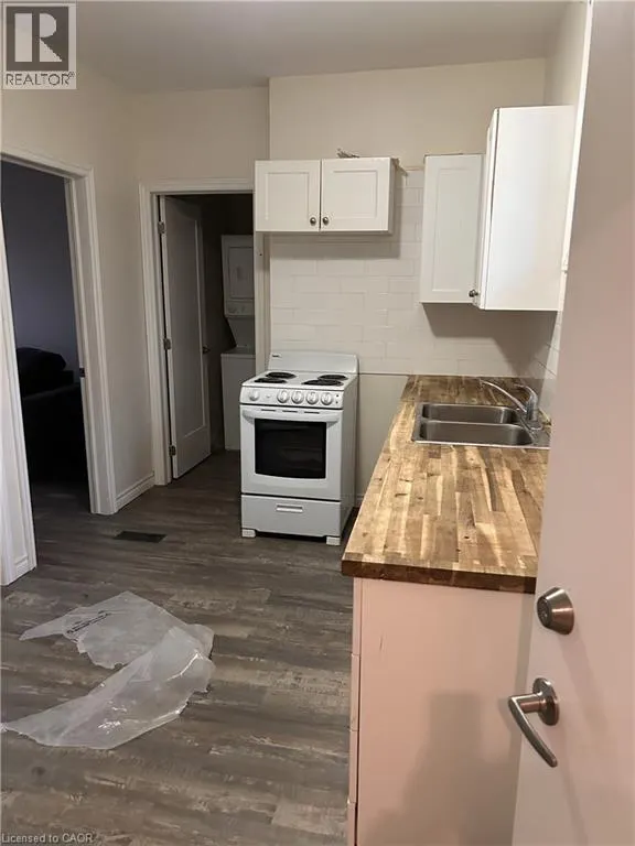 33-35 E WOOD Street E
