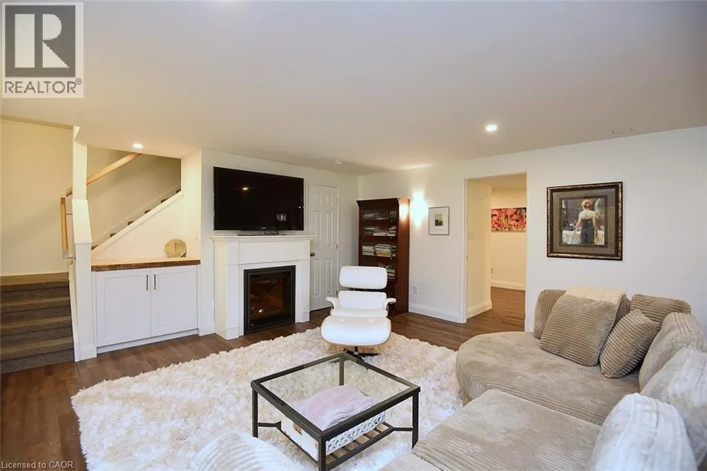 35 RIDING PARK Place