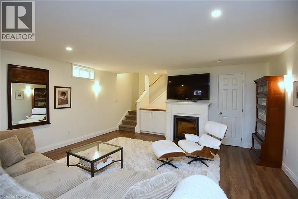 35 RIDING PARK Place