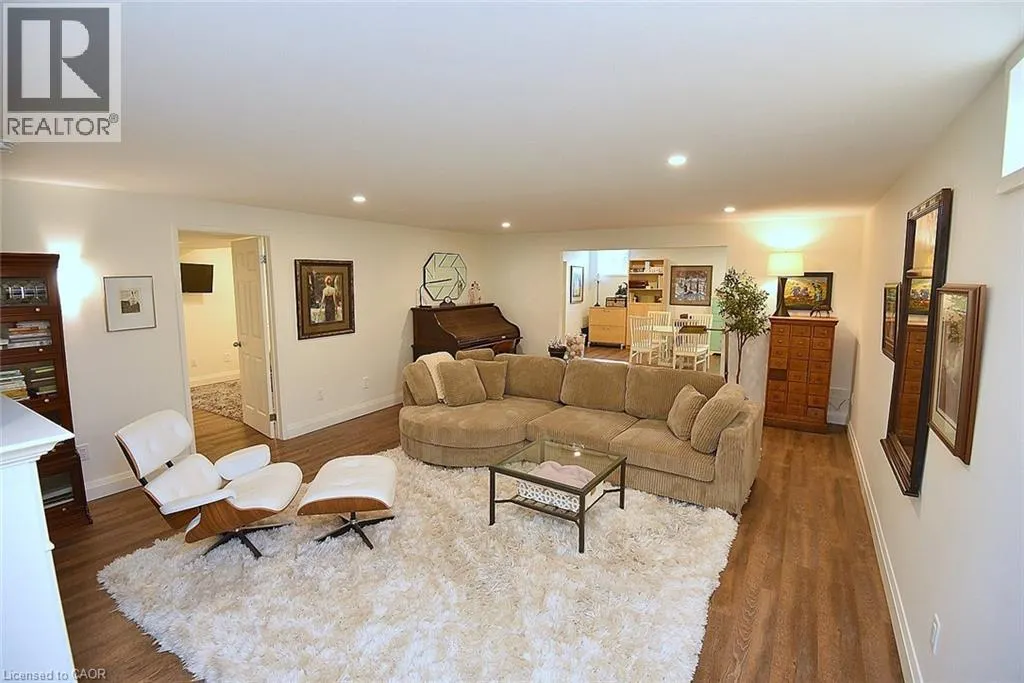 35 RIDING PARK Place