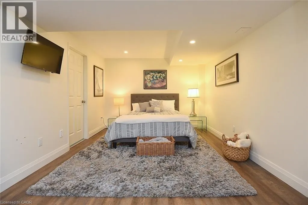 35 RIDING PARK Place
