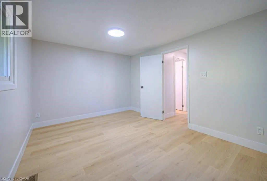 563 ELGIN Street N