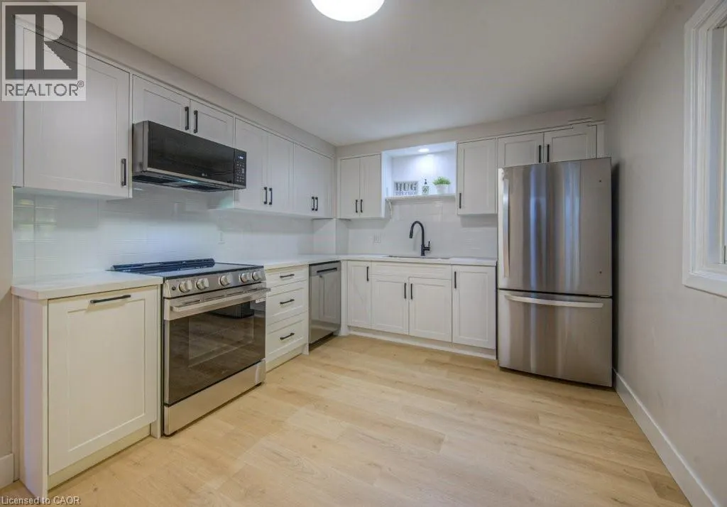 563 ELGIN Street N