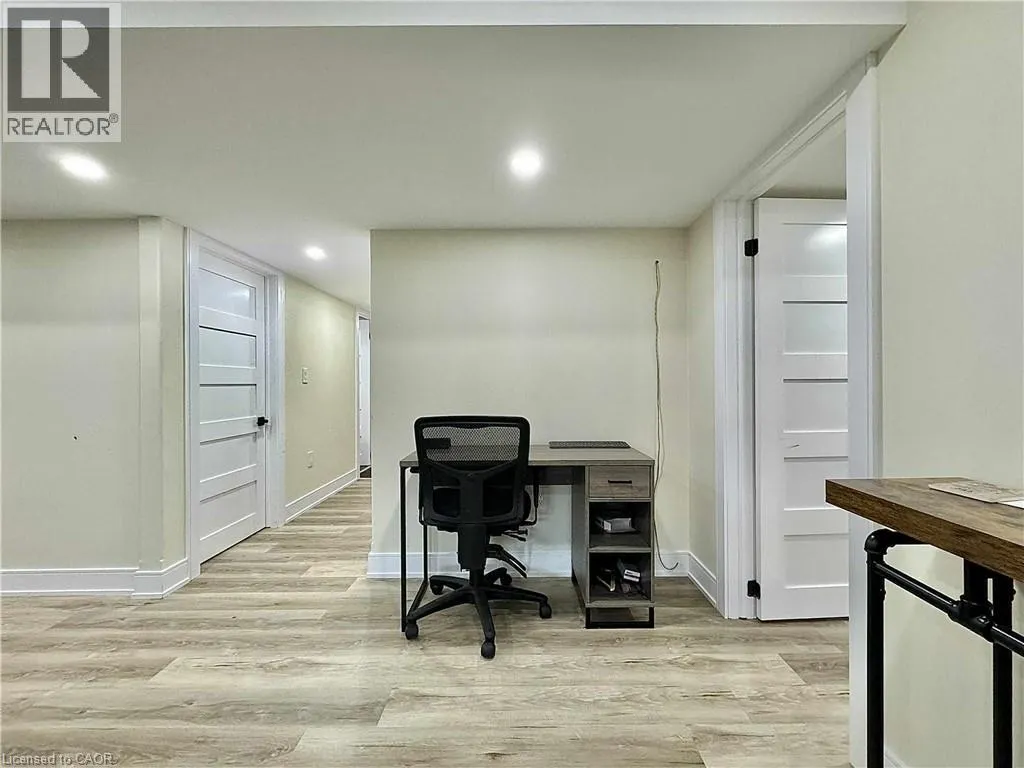 23 MOSSGROVE Drive Unit# LOWER, #LOWER