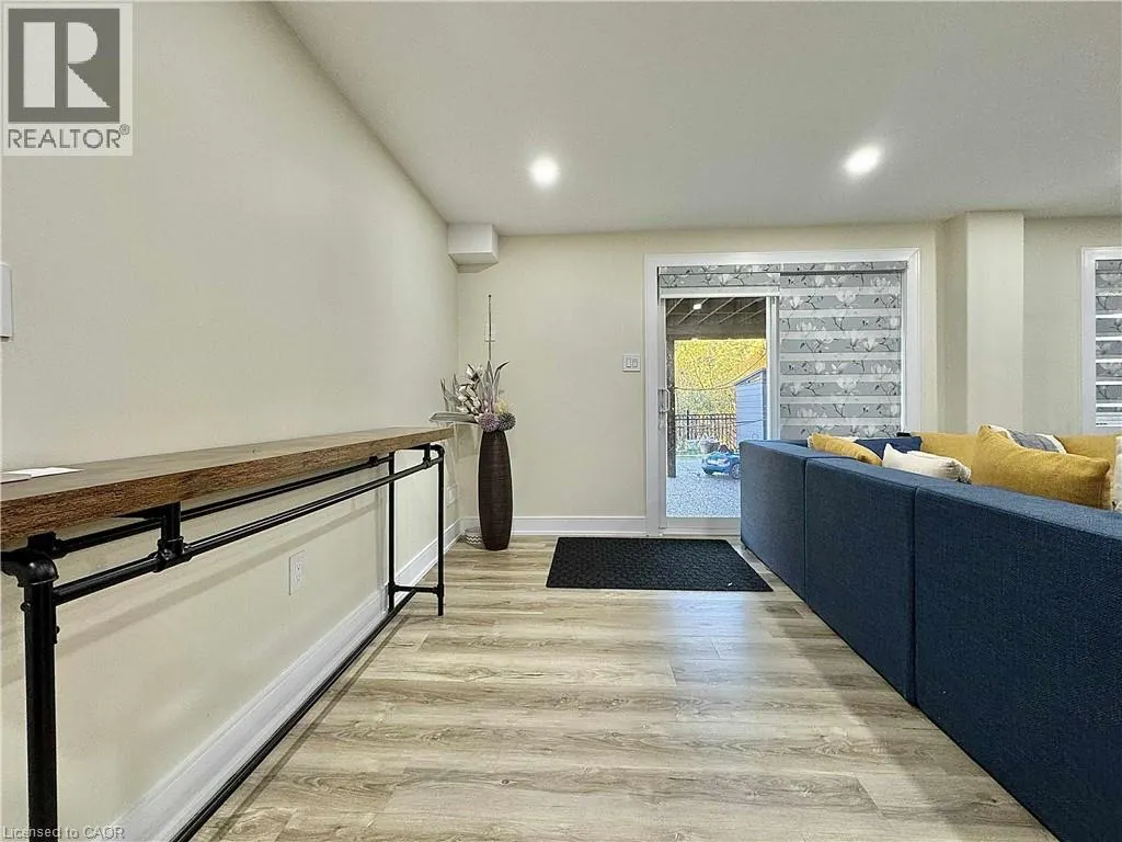 23 MOSSGROVE Drive Unit# LOWER, #LOWER