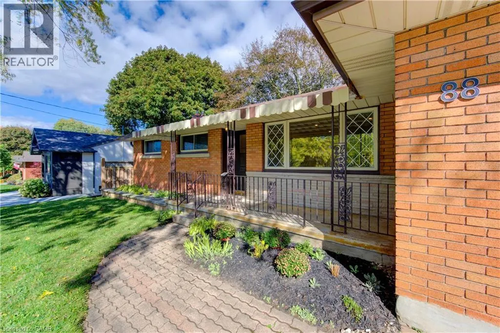 88 ELLIS Crescent S