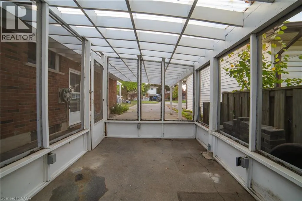 1676 HOLLEY Crescent