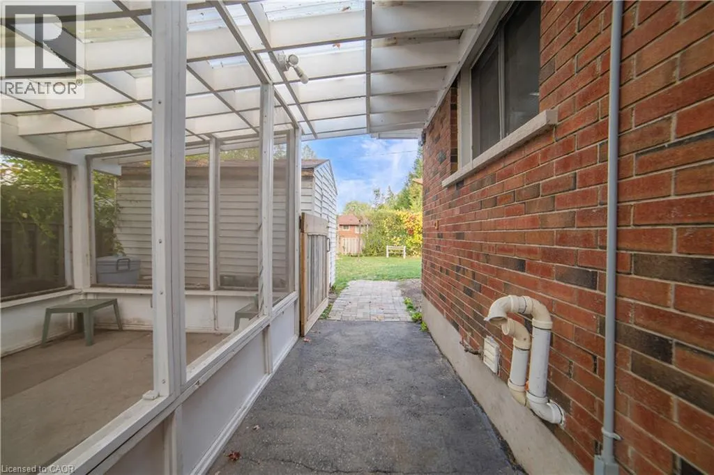 1676 HOLLEY Crescent