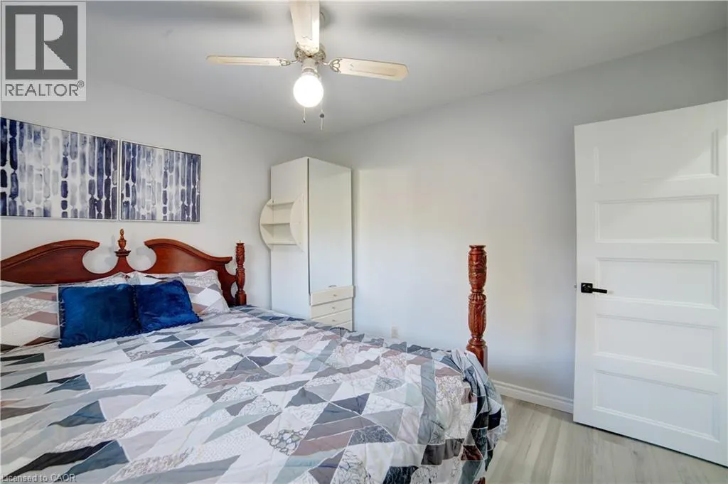1676 HOLLEY Crescent