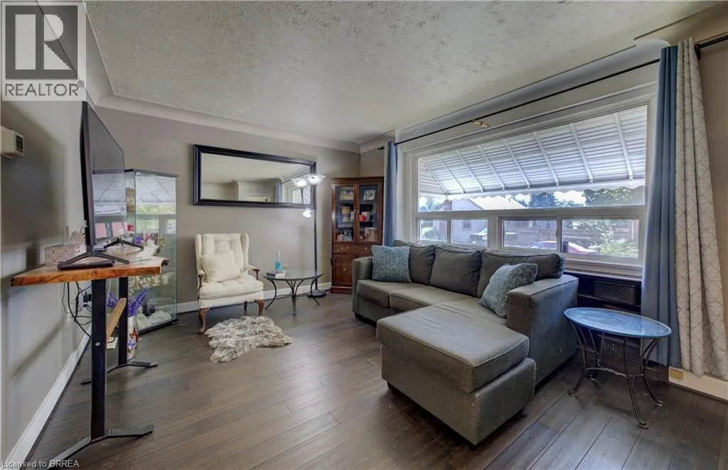 81 STRATHCONA Avenue