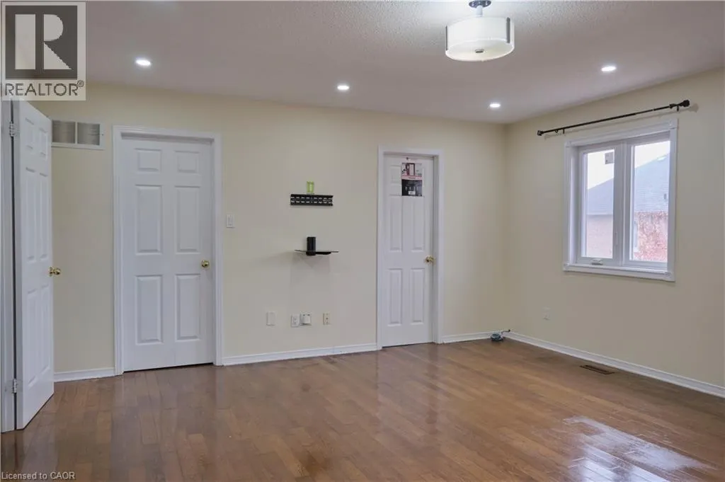 12 PACIFIC WIND Crescent Unit# Upper, #Upper