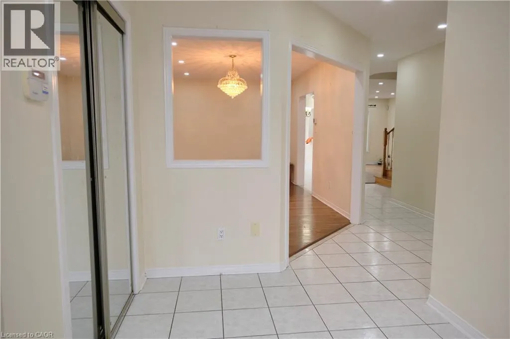 12 PACIFIC WIND Crescent Unit# Upper, #Upper