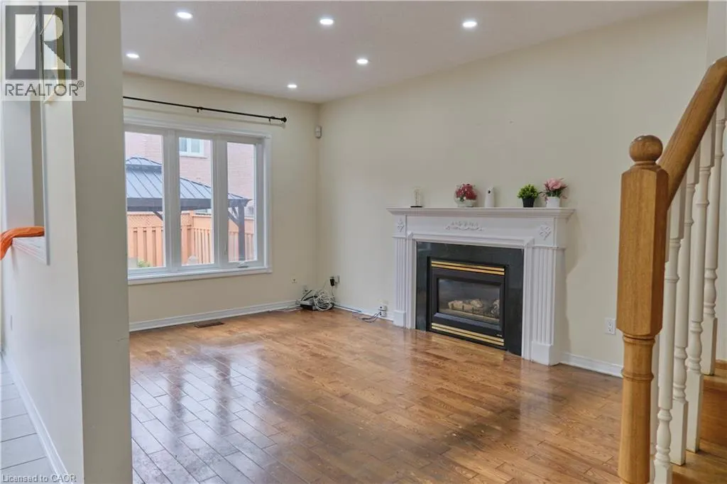 12 PACIFIC WIND Crescent Unit# Upper, #Upper