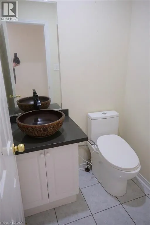 12 PACIFIC WIND Crescent Unit# Upper, #Upper