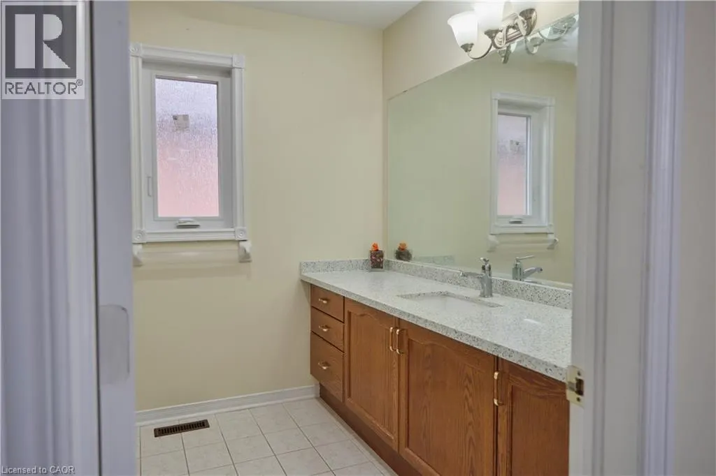 12 PACIFIC WIND Crescent Unit# Upper, #Upper