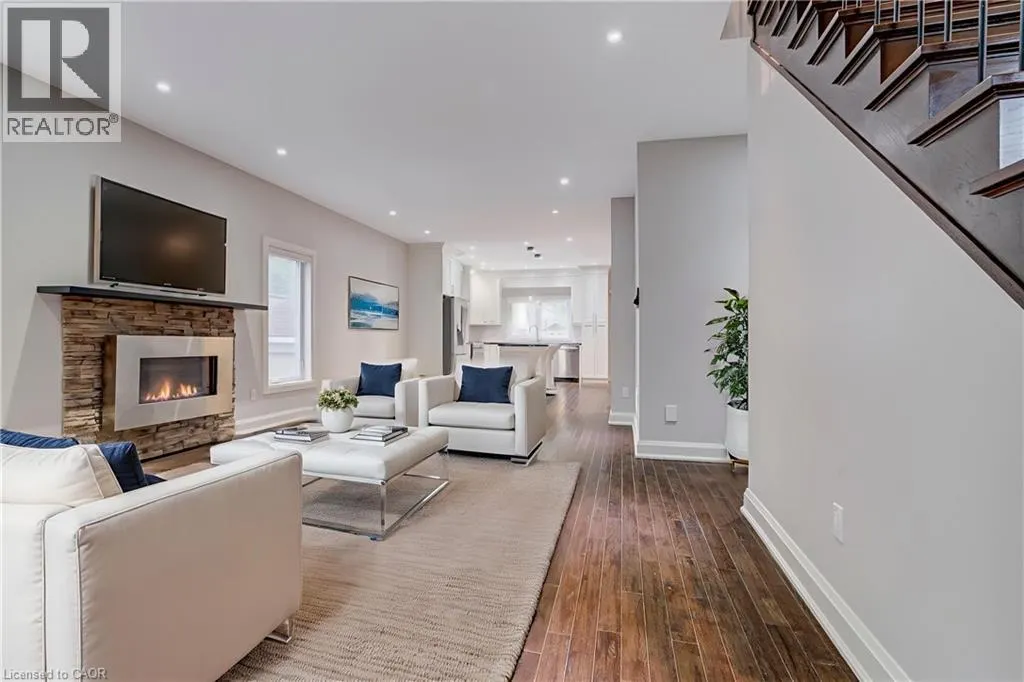79 KENSINGTON Avenue S