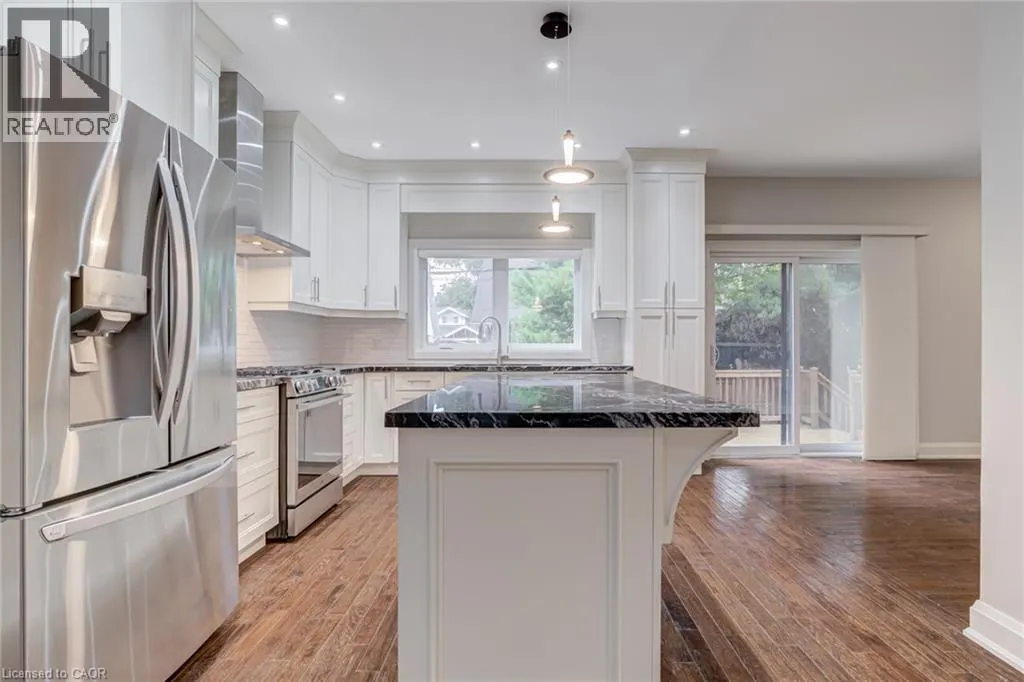 79 KENSINGTON Avenue S