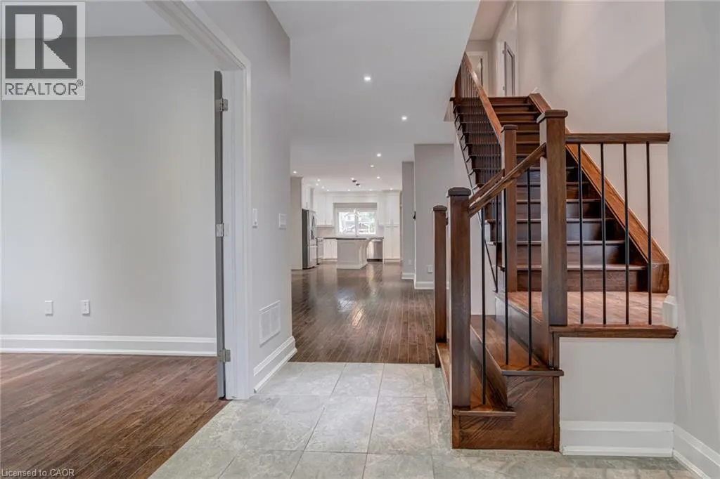 79 KENSINGTON Avenue S