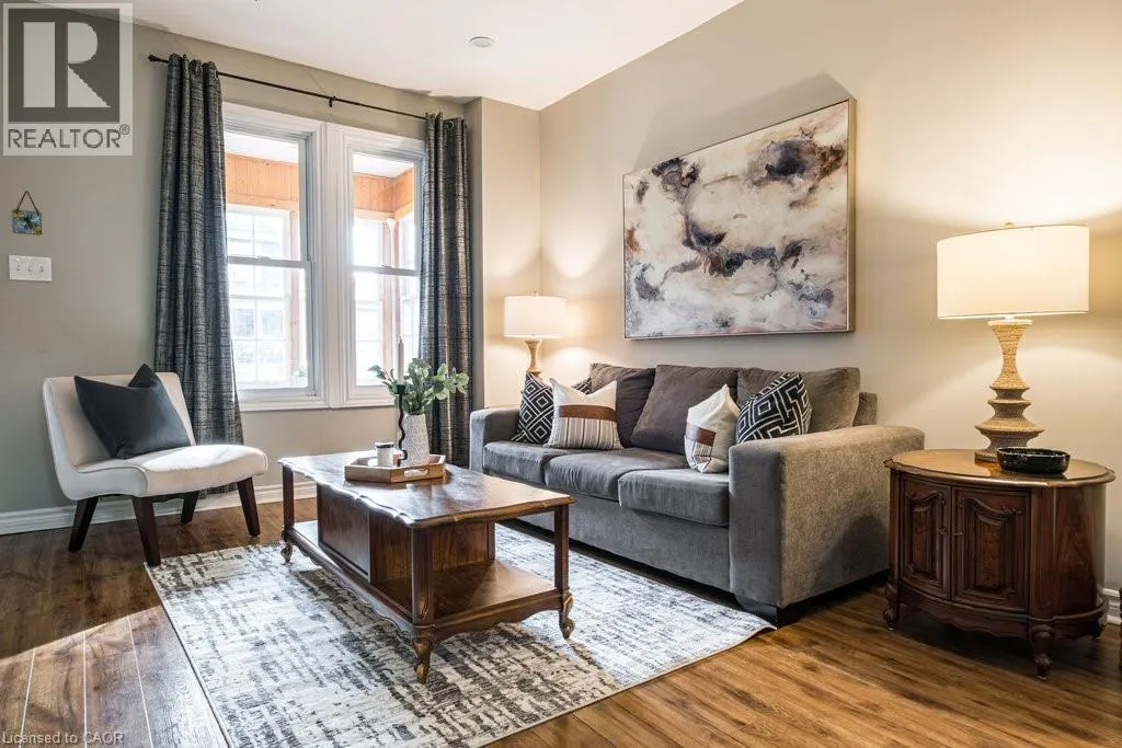 251 BALMORAL Avenue N