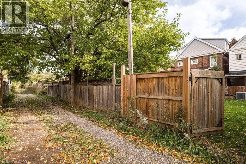 251 BALMORAL Avenue N