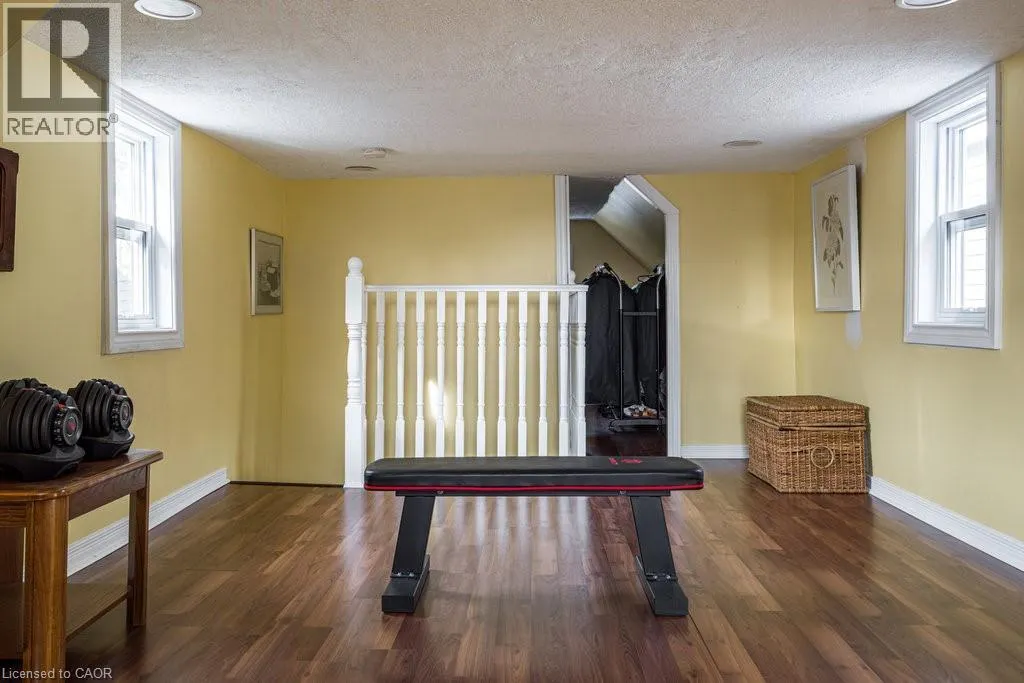 251 BALMORAL Avenue N